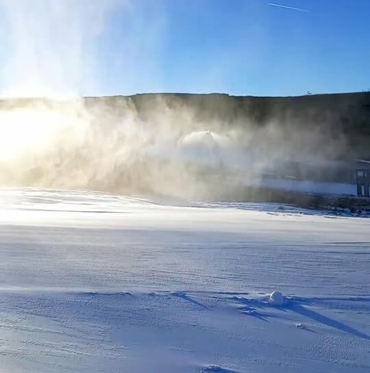 Serra da Estrela: Pista de Ski reabrem amanh\u00e3 \n\nA Est\u00e2ncia de Ski da