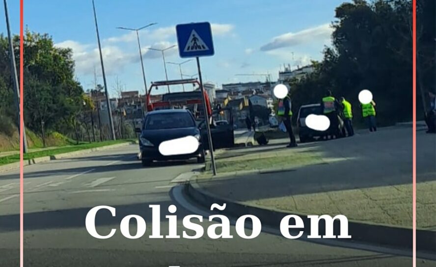 Colisão entre automóveis acaba em danos materiais