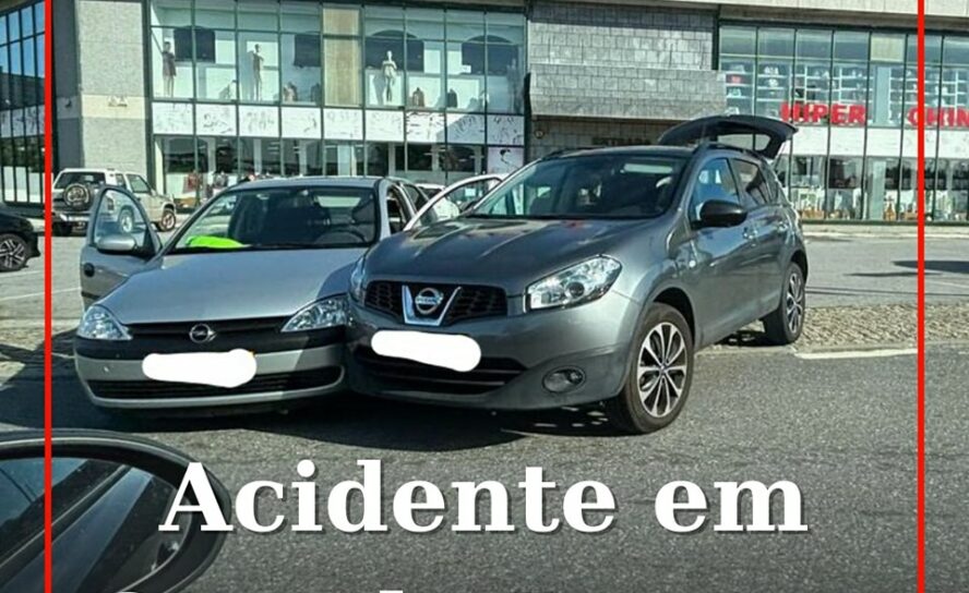 Colisão entre dois veículos