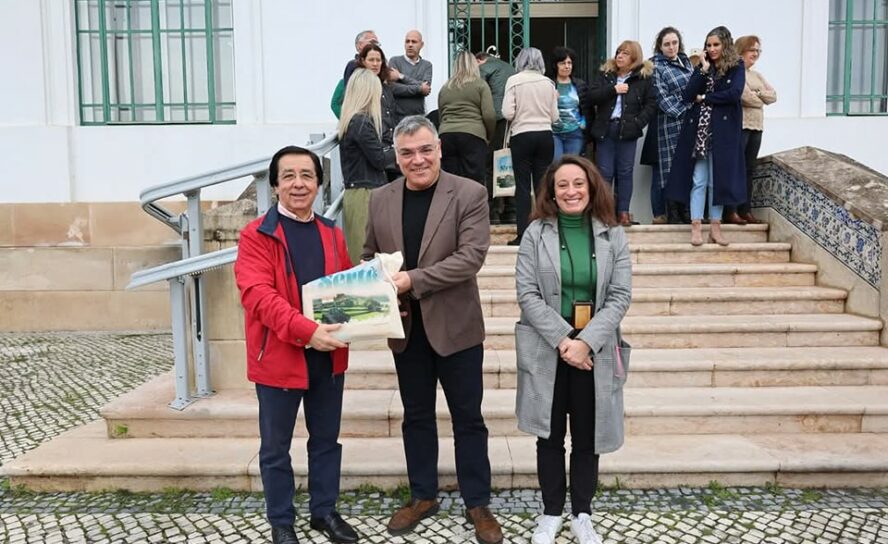 Crianças do Jardim de Infância “O Pinheirinho” desfilam na Câmara Municipal da S