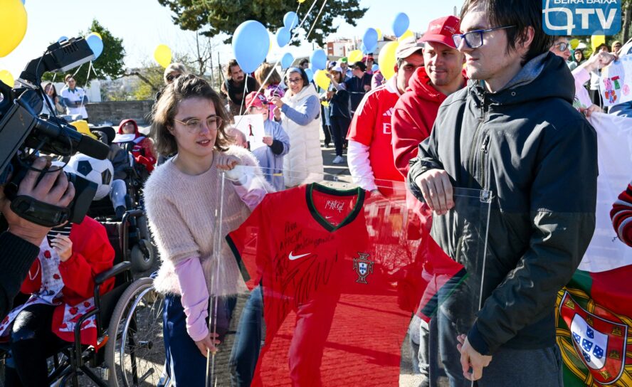 Cristiano Ronaldo oferece camisola autografada à APPACDM de Castelo Branco