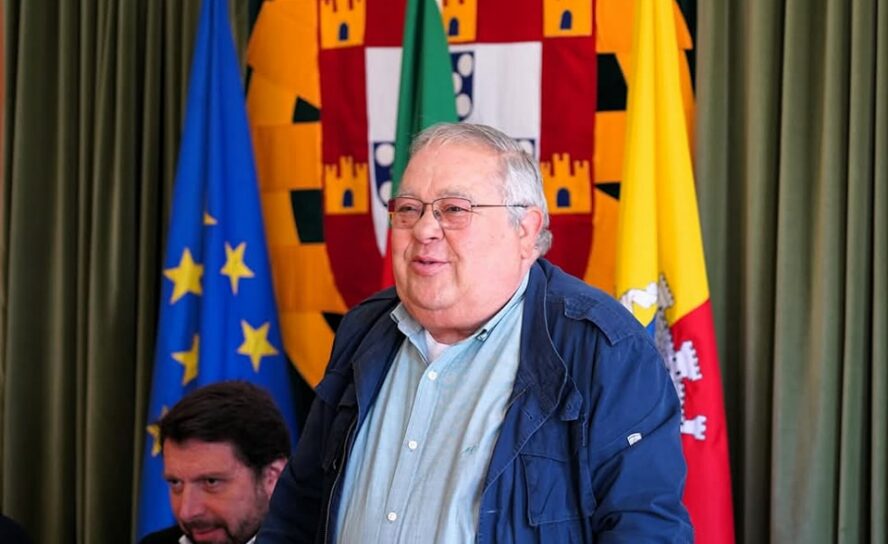 Fernando Jorge homenageado na Câmara Municipal de Oleiros