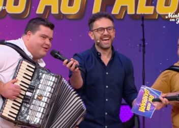Foi de partir a rir nesta desgarrada para maiores de 18 anos\n\nO Duo Musical co