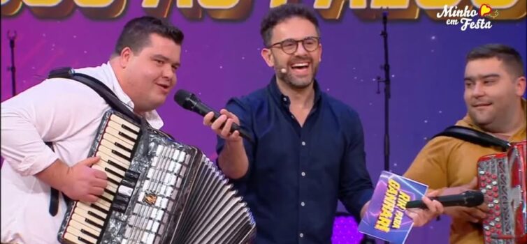 Foi de partir a rir nesta desgarrada para maiores de 18 anos\n\nO Duo Musical co