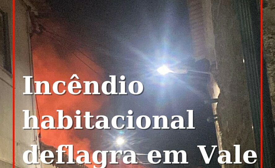 Um incêndio deflagrou num anexo desabitado e acabou por se propagar a outras dua