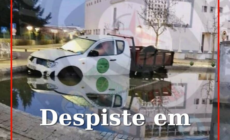 Viatura despista-se e cai dentro da rotunda de Ponte de Sor