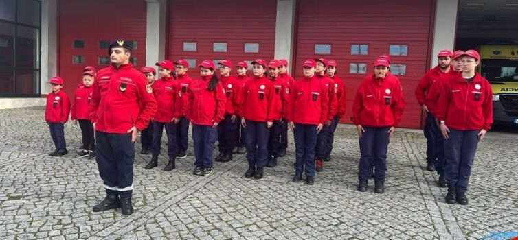 Bombeiros de Seia recebem escolinha de Infantes e Cadetes de Coimbrões