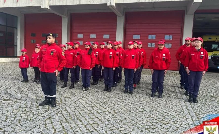 Bombeiros de Seia recebem escolinha de Infantes e Cadetes de Coimbrões