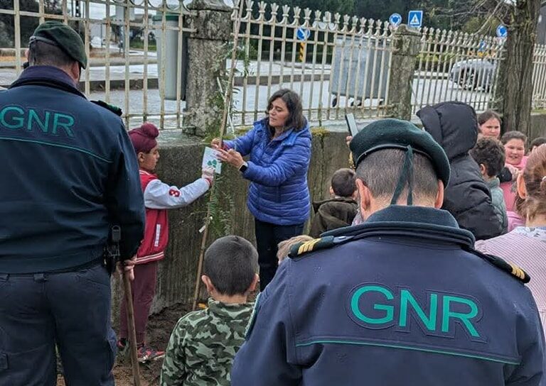 GNR de Castelo Branco assinala Dia da Árvore e da Água com alunos da Zebreira