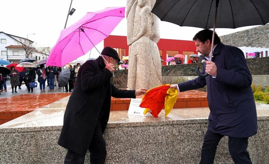 Oleiros inaugura escultura em homenagem às mulheres do concelho