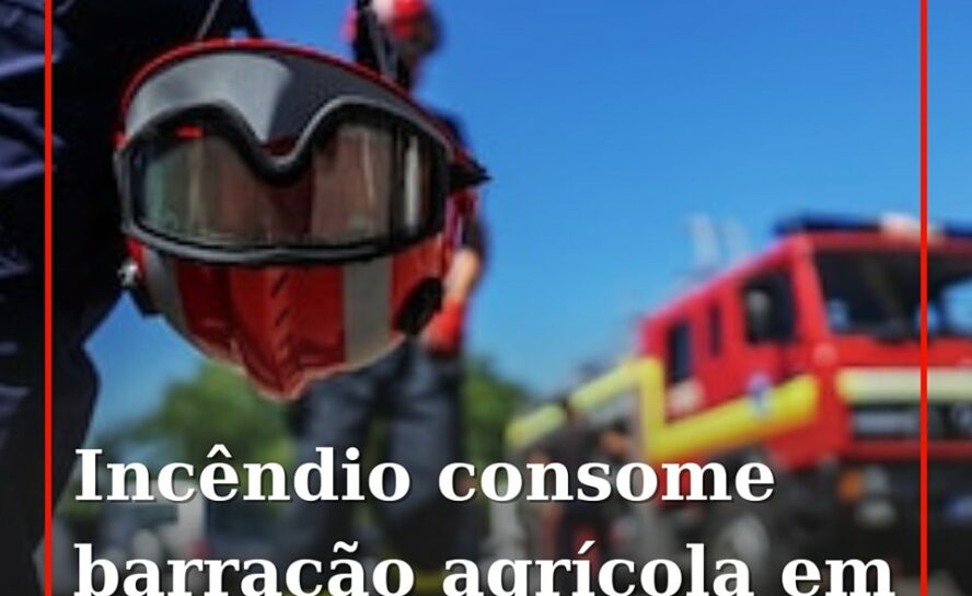 Um incêndio que deflagrou esta manhã de segunda-feira num barracão agrícola situ