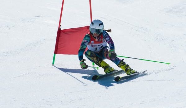 Atletas da Covilhã brilham no Campeonato Nacional de Esqui Alpino 2025