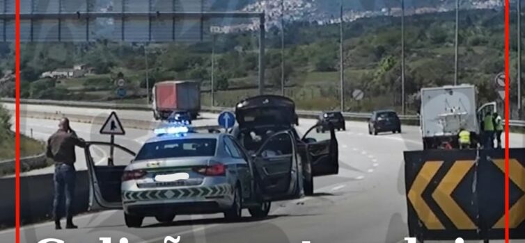 Colisão entre dois veículos na A23
