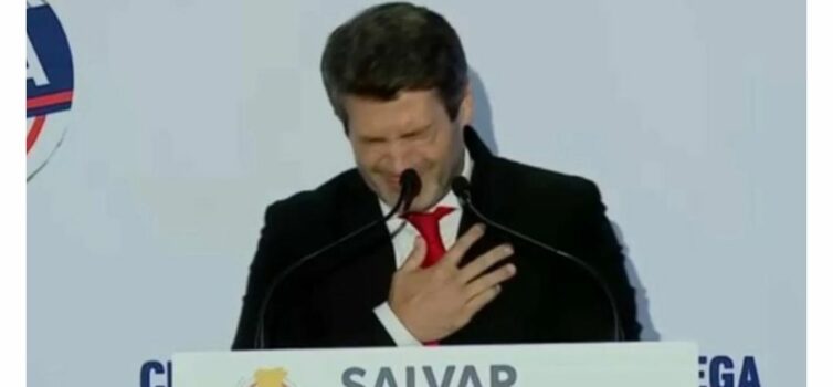 André Ventura sente-se mal em comício