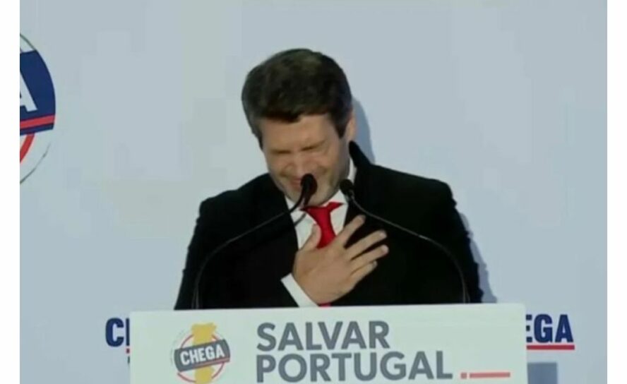 André Ventura sente-se mal em comício