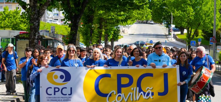 Laço Azul une Covilhã na luta contra os maus-tratos infantis