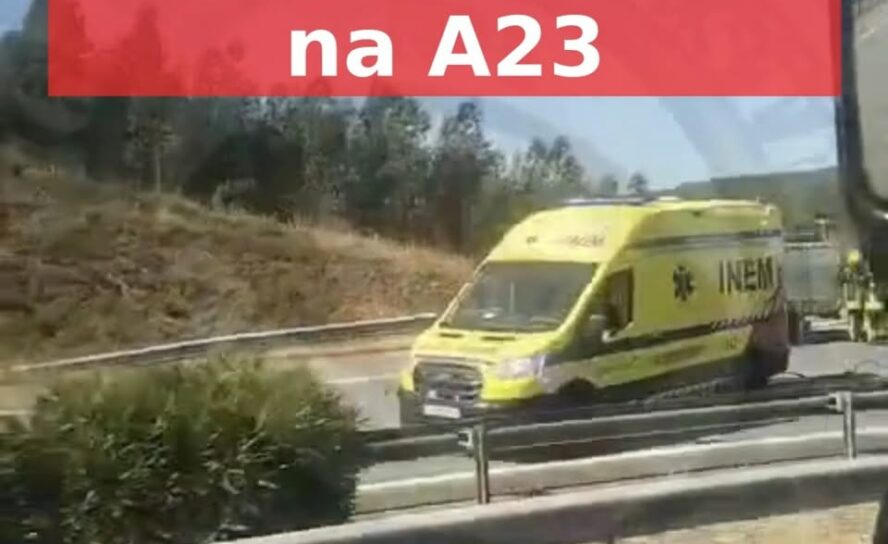 A23 cortada ao trânsito devido a acidente