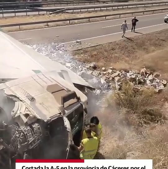 Acidente entre camião e automóvel fechou A-5 em Cáceres