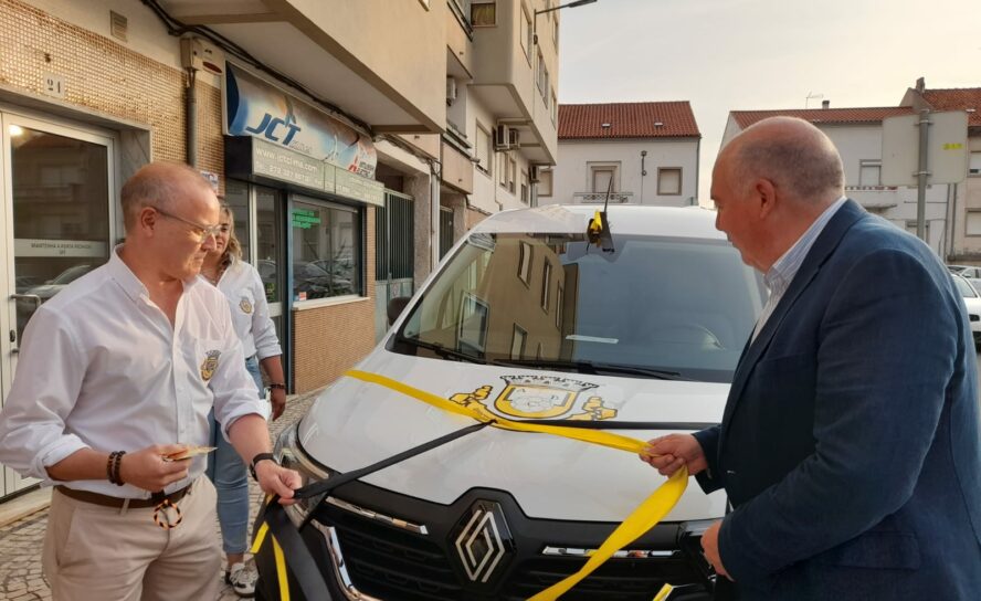 Associação do Cansado recebe carrinha