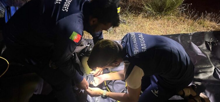 Um homem de 65 anos foi encontrado sem vida num charco durante a madrugada desta