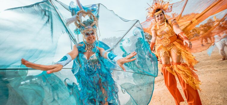 Boom Festival 2025 entra no quarto dia com arte, performances e espírito em plen
