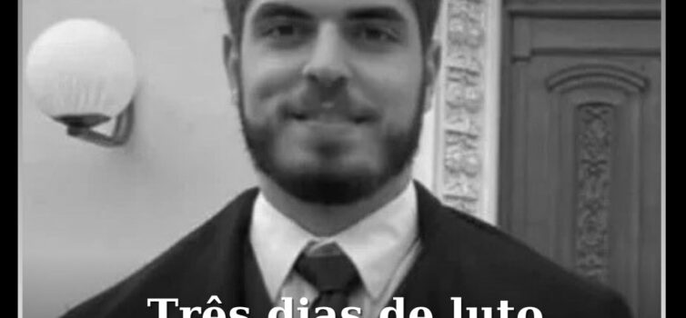 Estudante de Coimbra Morre Após Queda: Comunidade Académica em Luto