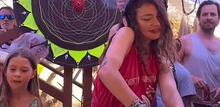 Fernanda Pistelli encantou o Bike Village no Boom Festival 2025