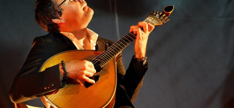 Oleiros homenageia Carlos Paredes com espetáculo e exposição