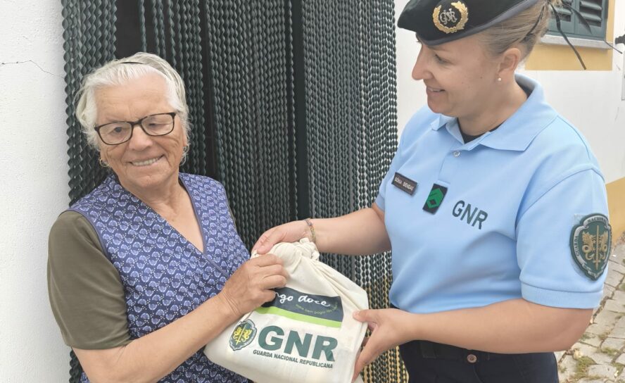 Parceria entre GNR e Pingo Doce reforça apoio a idosos durante o Verão