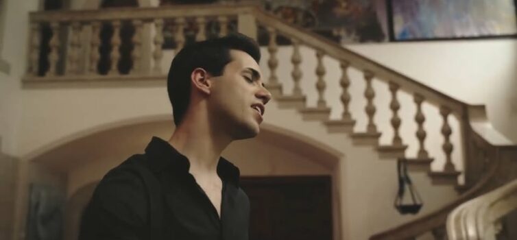 Rodrigo Lourenço lança novo single “Clichê”