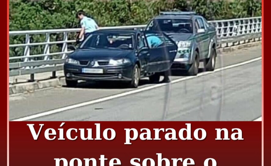 Veículo parado na ponte sobre o Zêzere
