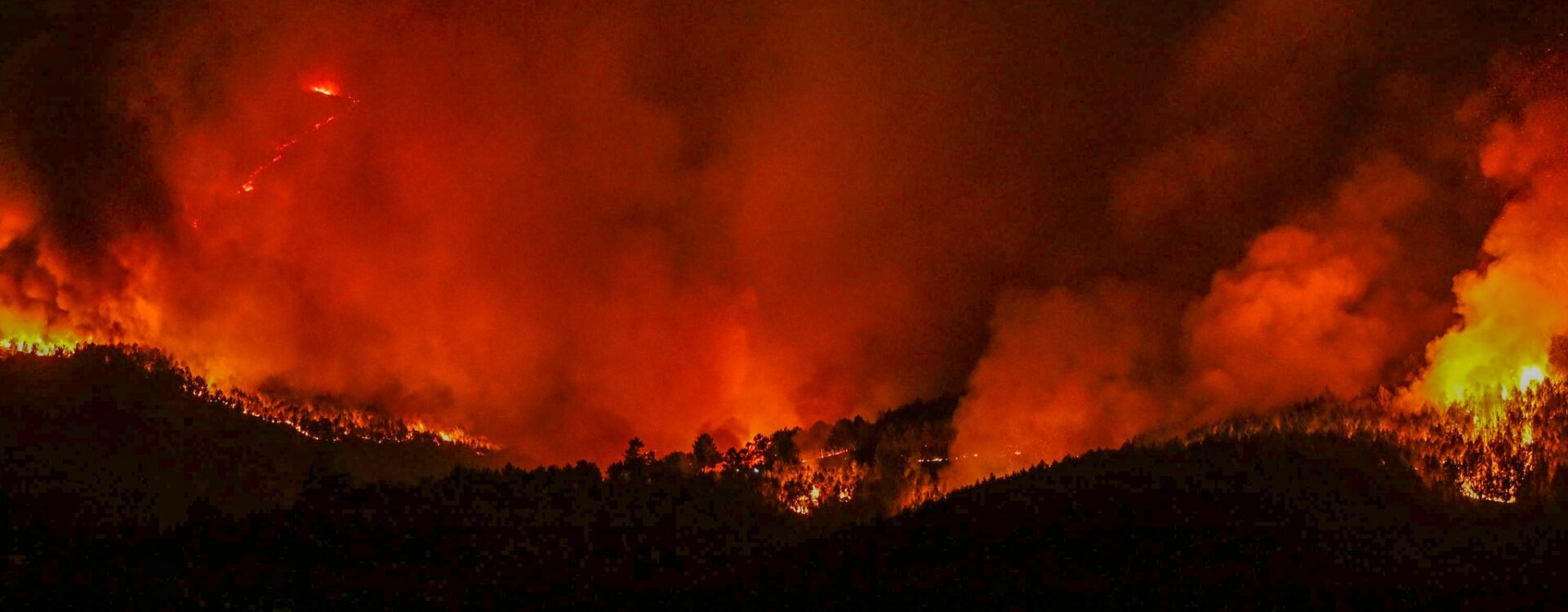 Incêndio em Sobral de São Miguel ativo há quase 27 horas