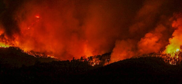 Incêndio em Sobral de São Miguel ativo há quase 27 horas