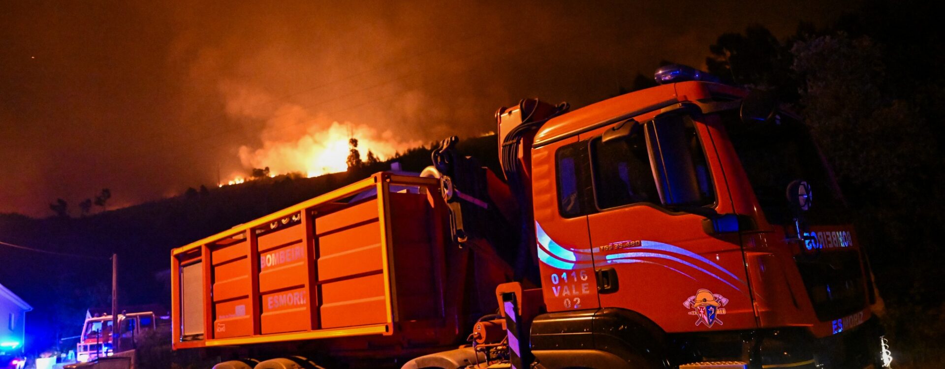 Incêndio na Covilhã mantém-se ativo