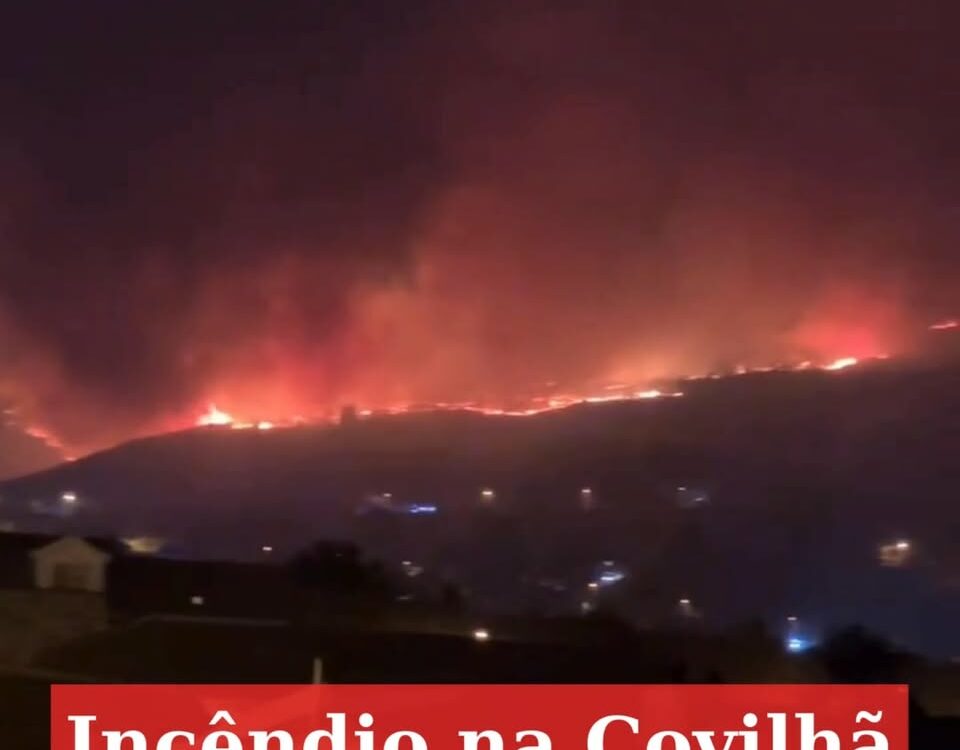 Serra em chamas ilumina a noite em Unhais da Serra