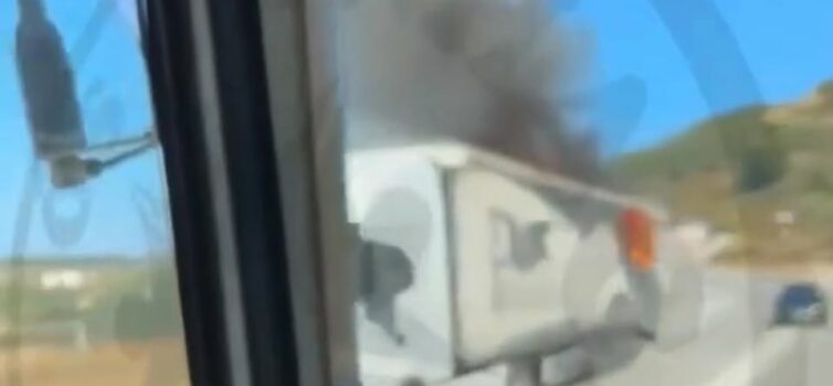 Camião incendeia-se no IP2