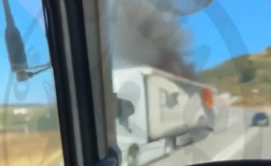 Camião incendeia-se no IP2