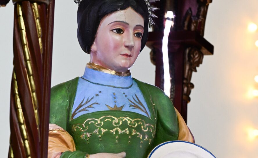Procissão de Velas em Honra de Santa Luzia