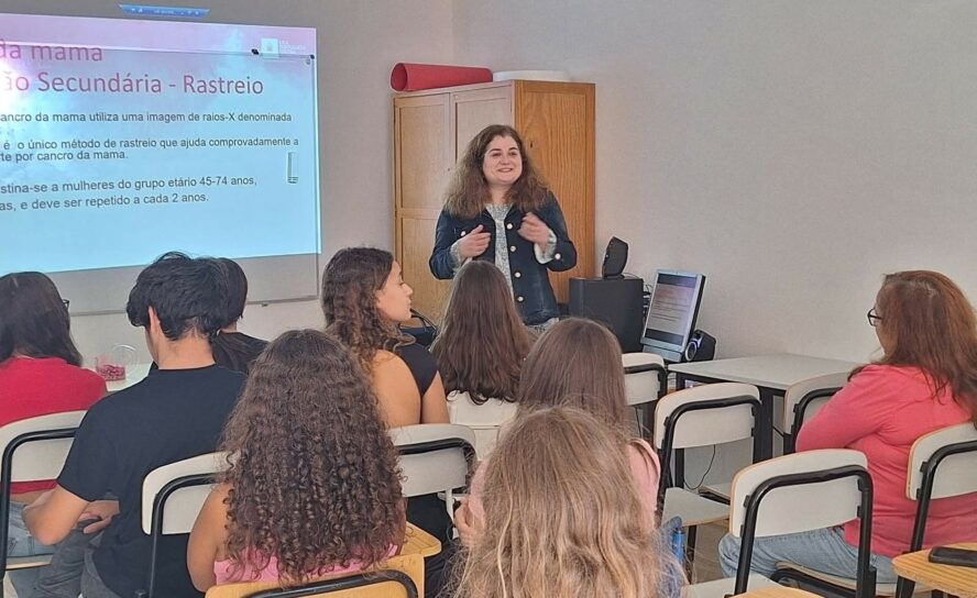 Agrupamento de Escolas de Vila Velha de Ródão assinala o Outubro Rosa com ação d