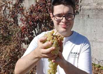 Crianças da Associação de Apoio à Criança de Castelo Branco participam em vindim