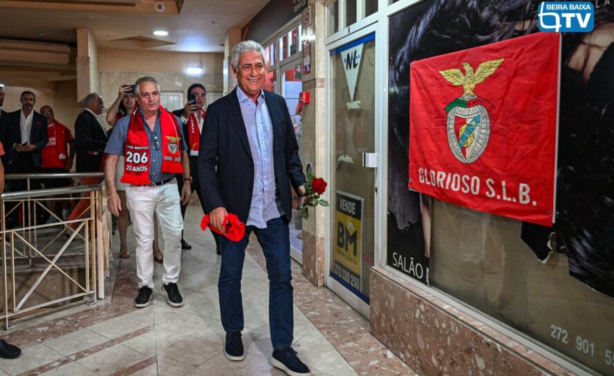 Luís Felipe Vieira assiste ao clássico na Casa do Benfica de Alcains