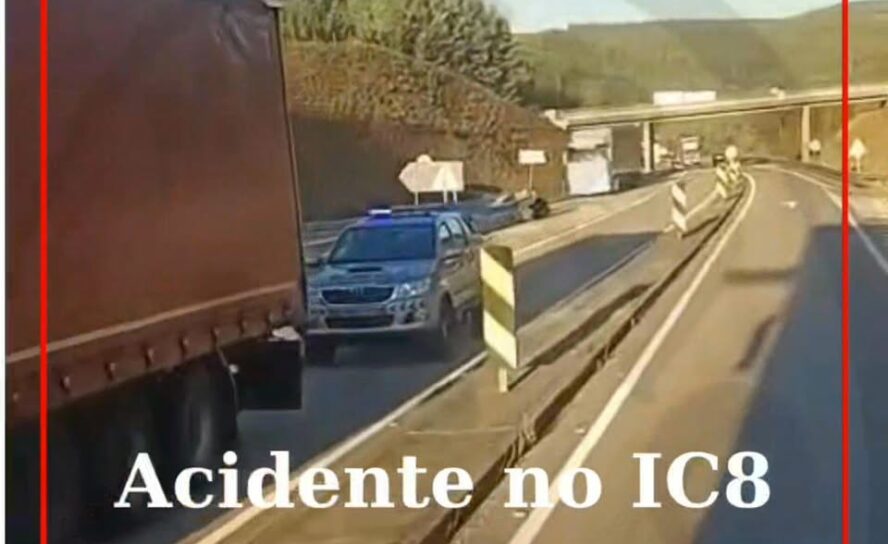 Uma colisão entre uma viatura ligeira e um veículo pesado de mercadorias ocorrid
