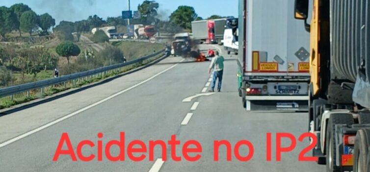 Colisão entre ligeiro e motociclo no IP2