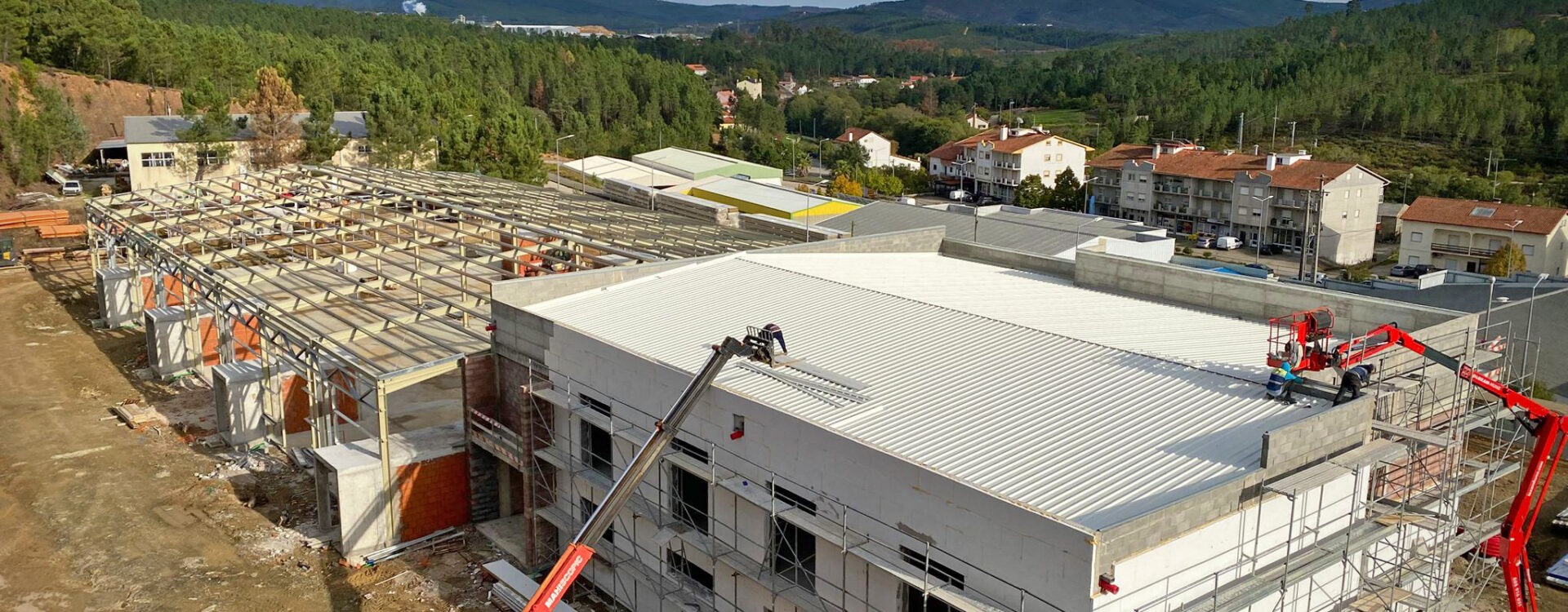 Construção do Centro de Incubação e Desenvolvimento Empresarial de Oleiros em fa