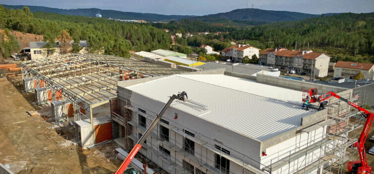 Construção do Centro de Incubação e Desenvolvimento Empresarial de Oleiros em fa