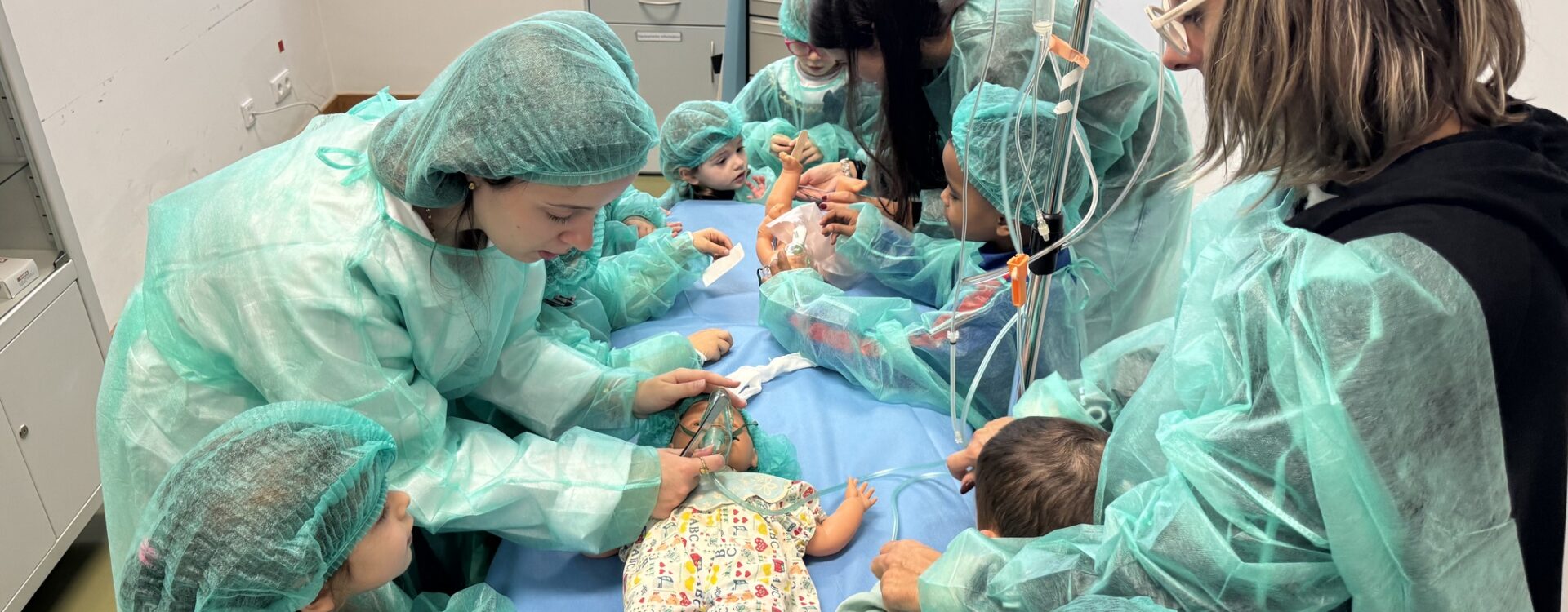 Crianças do Agrupamento de Escolas do Teixoso visitam “Hospital Faz de Conta”