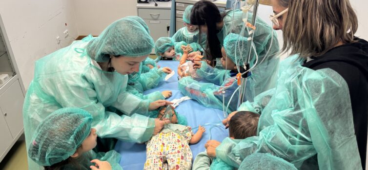 Crianças do Agrupamento de Escolas do Teixoso visitam “Hospital Faz de Conta”