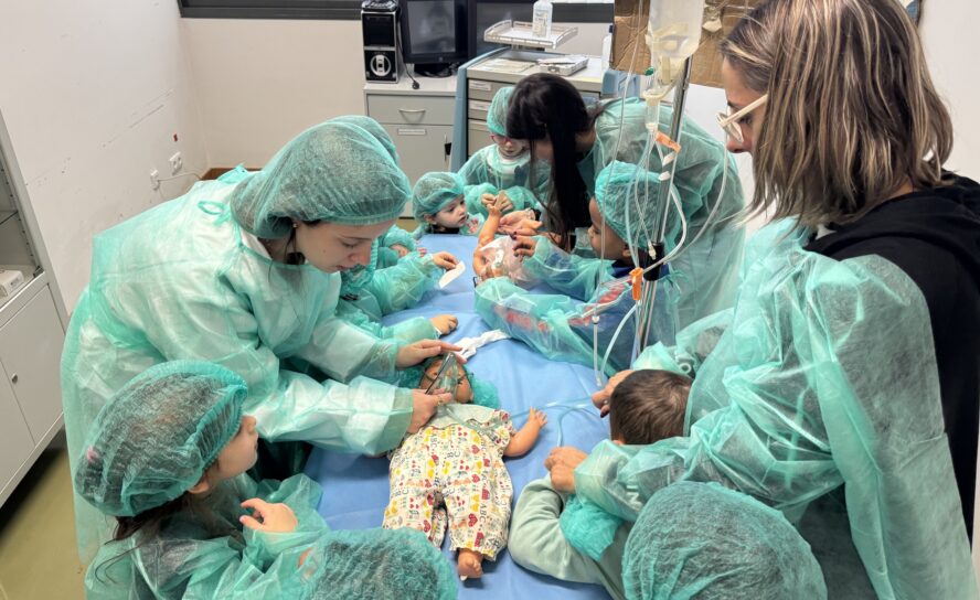 Crianças do Agrupamento de Escolas do Teixoso visitam “Hospital Faz de Conta”