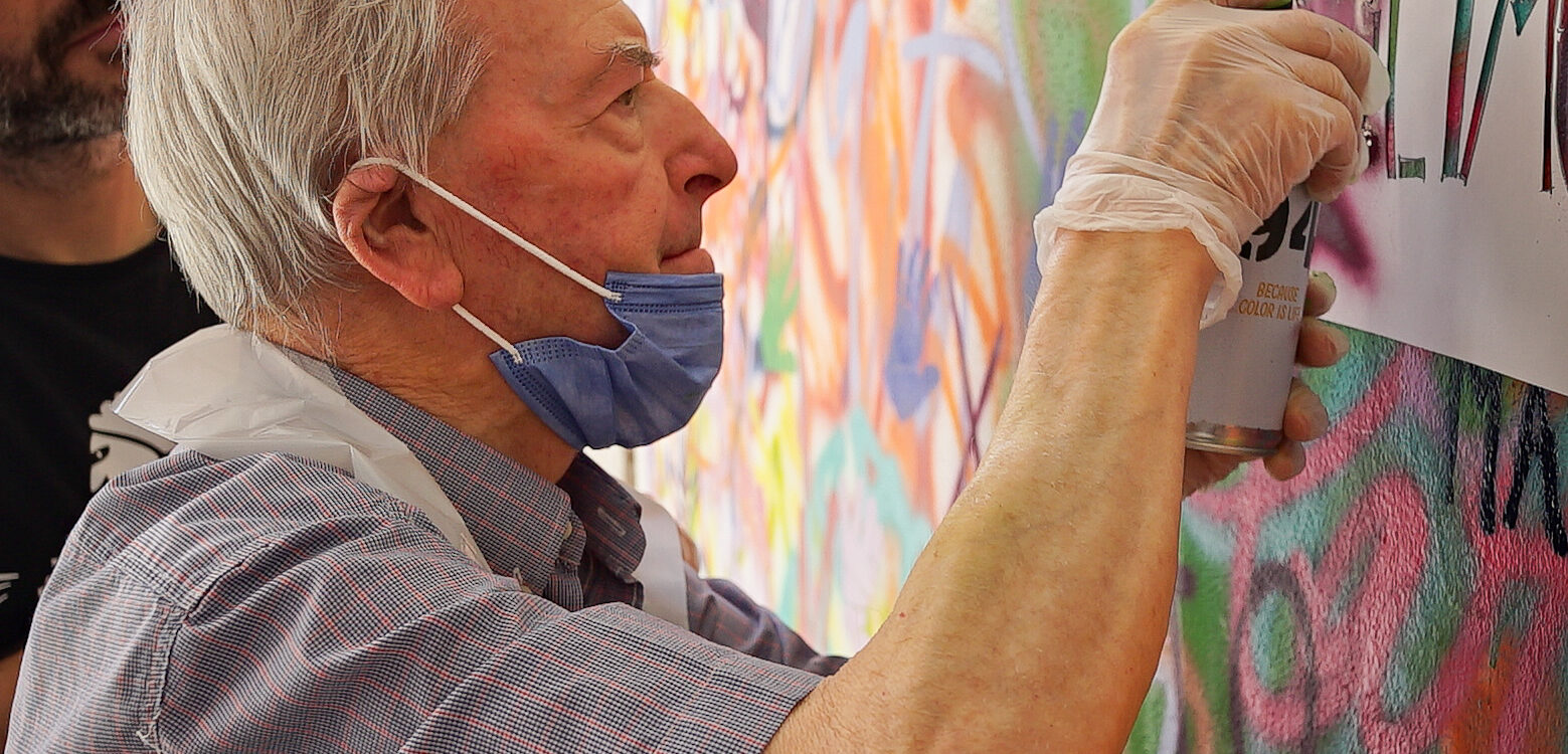 Lata 65 leva arte urbana à Residência Sénior Don António