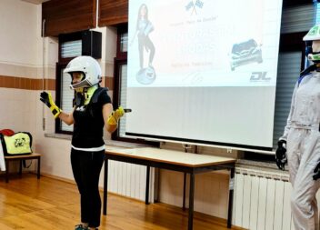 Piloto Daniela Lopes leva paixão pelo rally à EB João Roiz